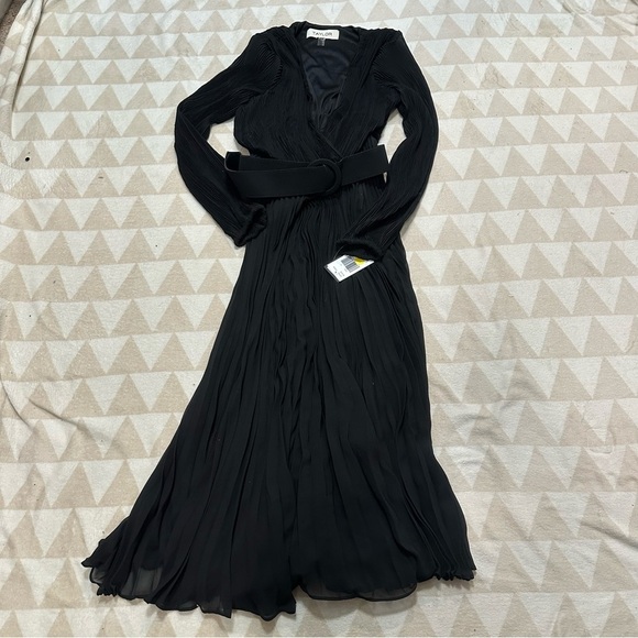 Taylor Pleated Belted Maxi Dress - Picture 3 of 6